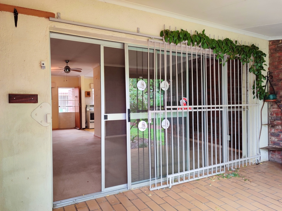 2 Bedroom Property for Sale in Roosheuwel North West